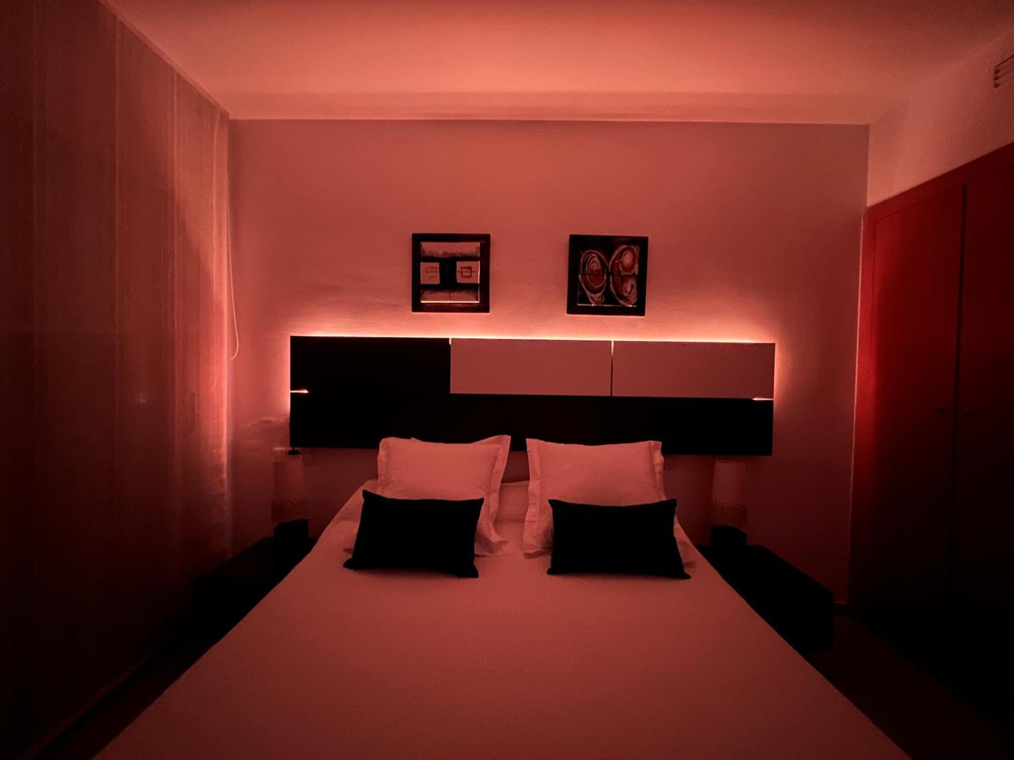 Blau Apartamento Frente A Los Canales Y Las Puestas De Sol De Roses Luaran gambar